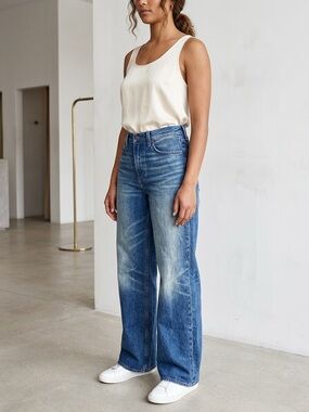 Madewell Women’s Low-Slung Baggy Jeans in Moffat Wash (Style # NS199)